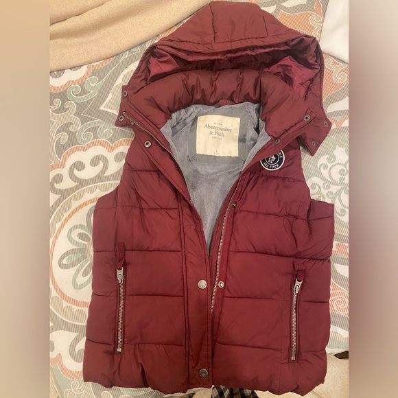 Abercrombie & Fitch puffer vest - Picture 3 of 4